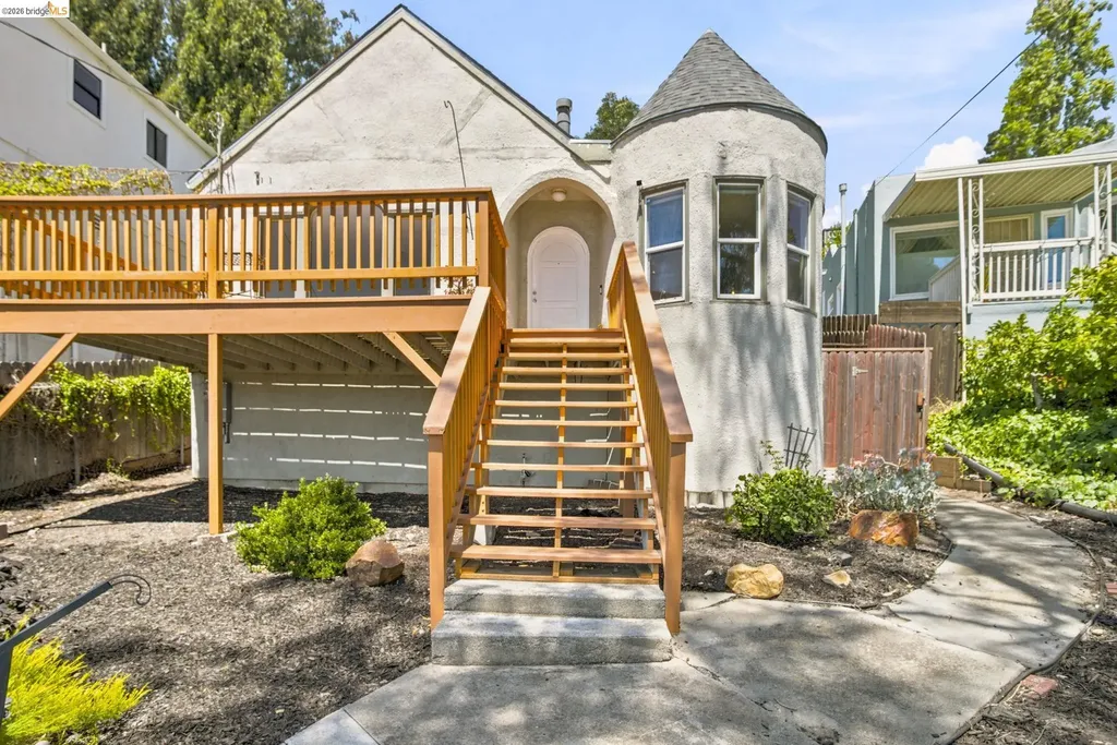 6616 Outlook Avenue Oakland CA 94605