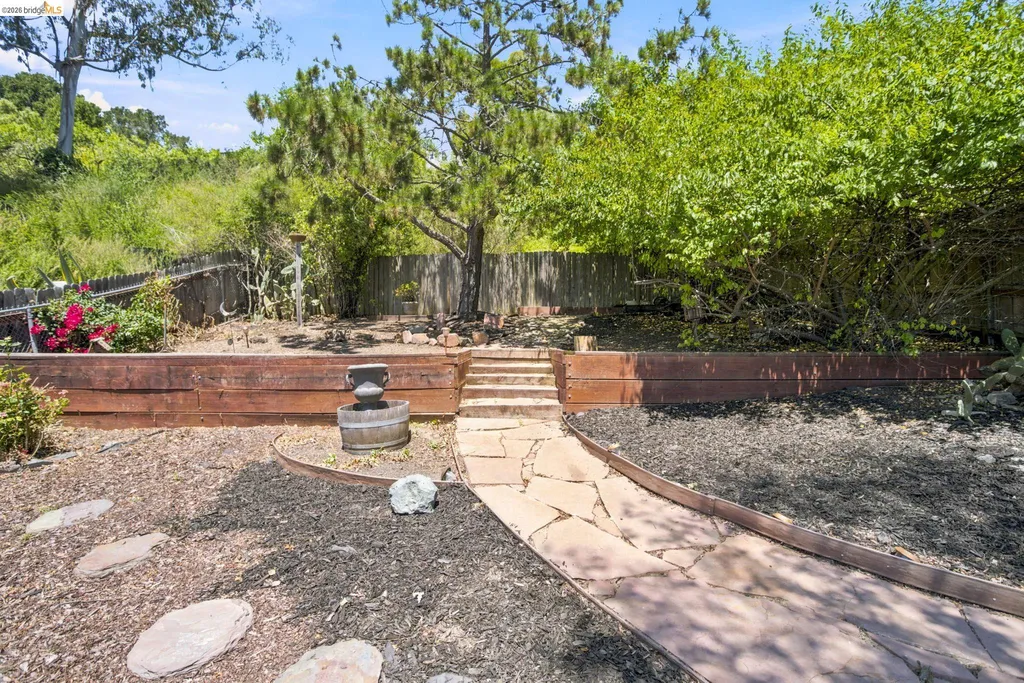 6616 Outlook Avenue Oakland CA 94605