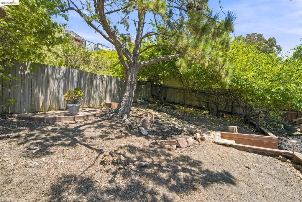 6616 Outlook Avenue Oakland CA 94605
