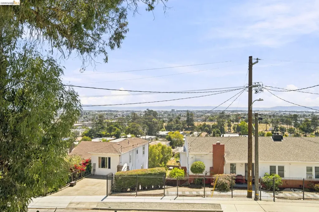 6616 Outlook Avenue Oakland CA 94605