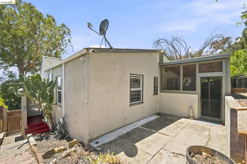 6616 Outlook Avenue Oakland CA 94605