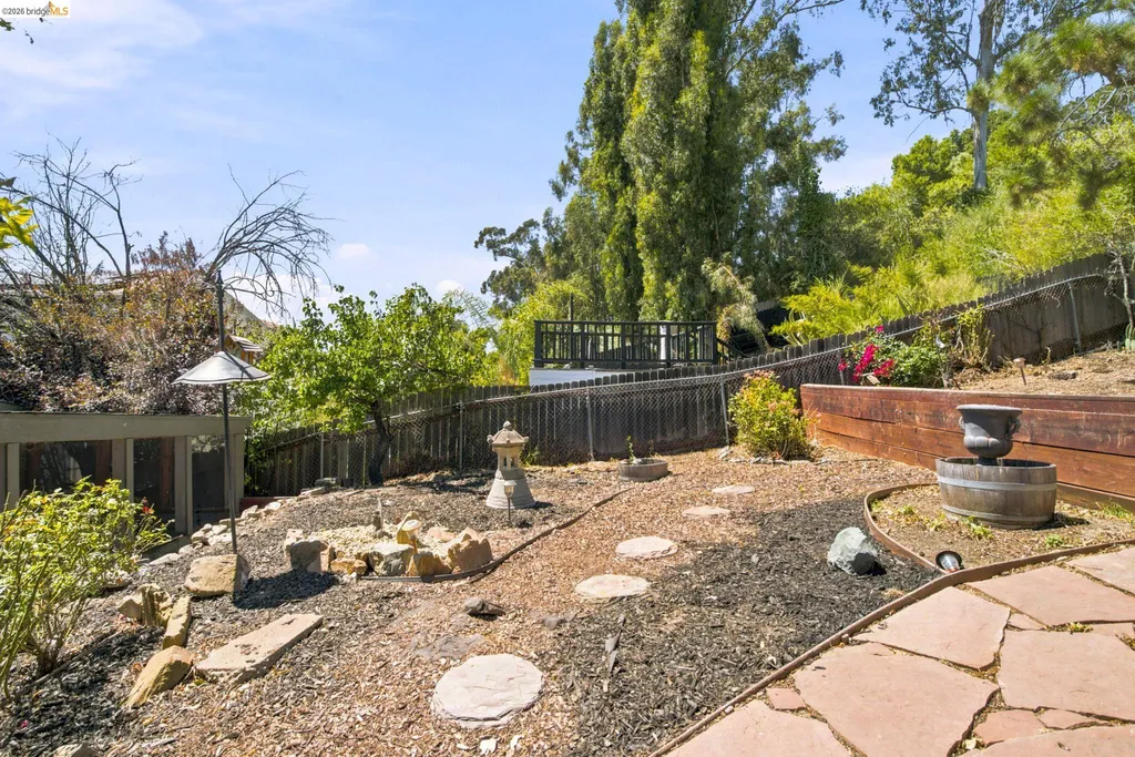 6616 Outlook Avenue Oakland CA 94605