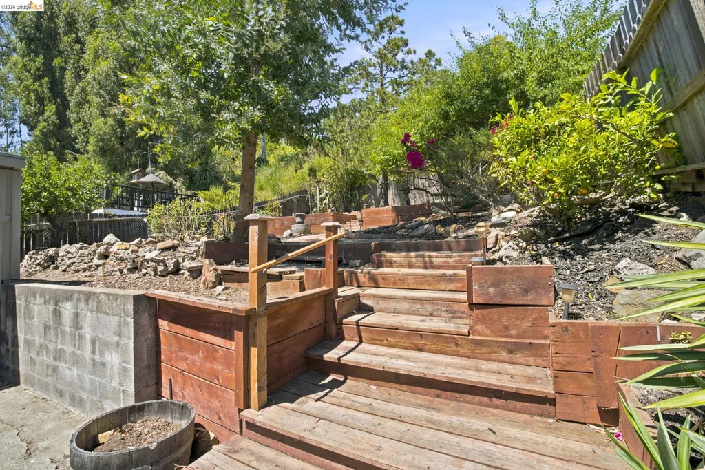 6616 Outlook Avenue Oakland CA 94605