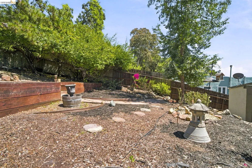 6616 Outlook Avenue Oakland CA 94605