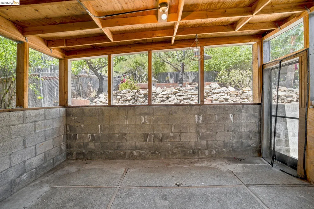 6616 Outlook Avenue Oakland CA 94605