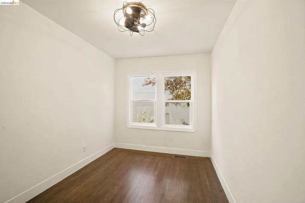 6616 Outlook Avenue Oakland CA 94605