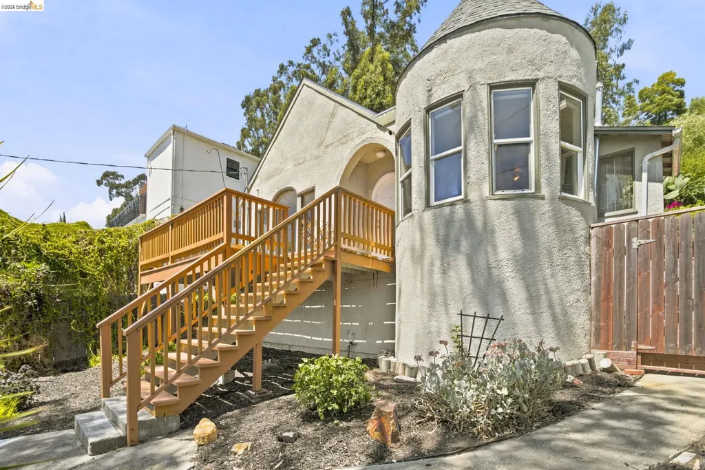 6616 Outlook Avenue Oakland CA 94605