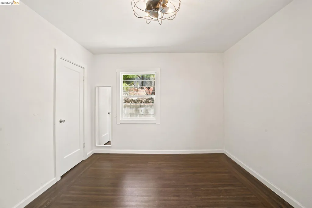 6616 Outlook Avenue Oakland CA 94605