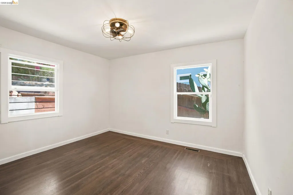 6616 Outlook Avenue Oakland CA 94605