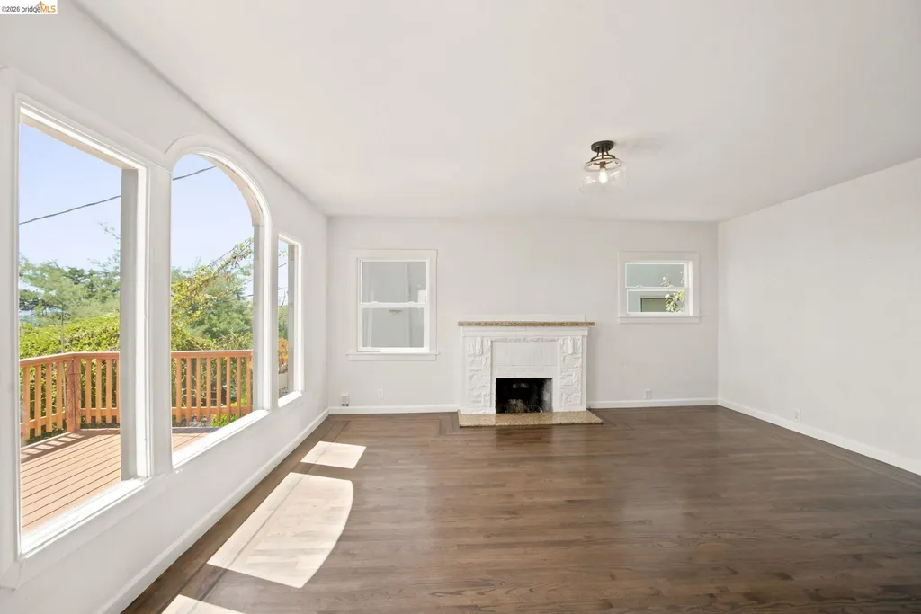 6616 Outlook Avenue Oakland CA 94605