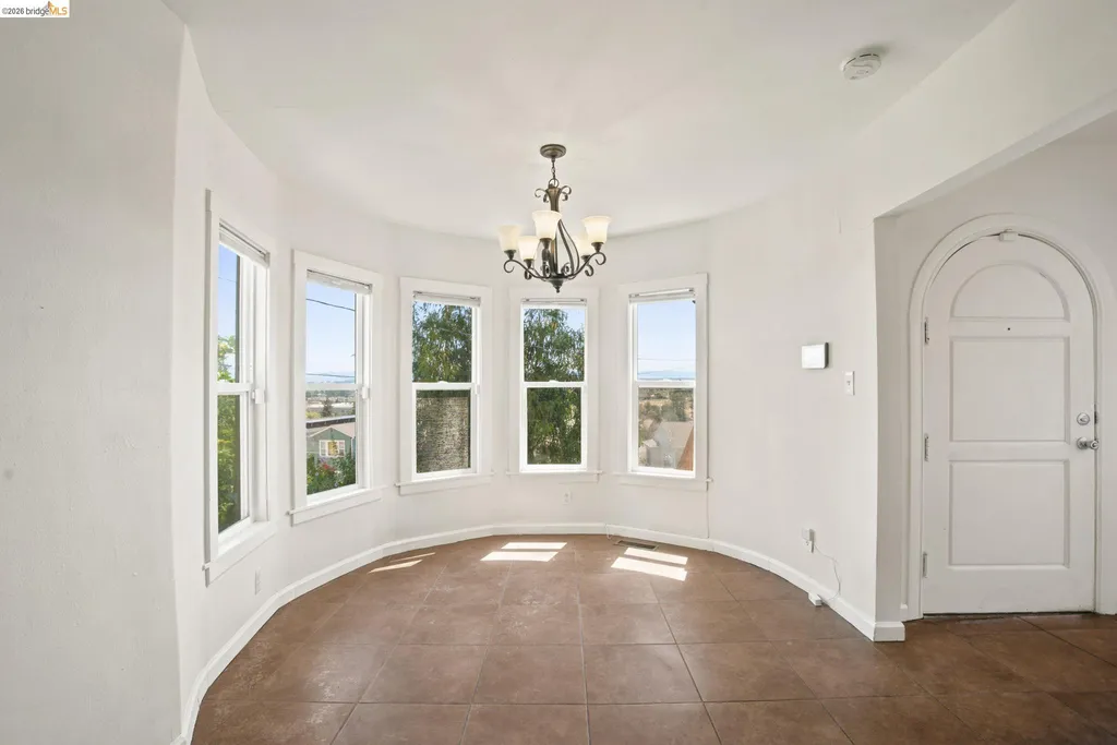 6616 Outlook Avenue Oakland CA 94605