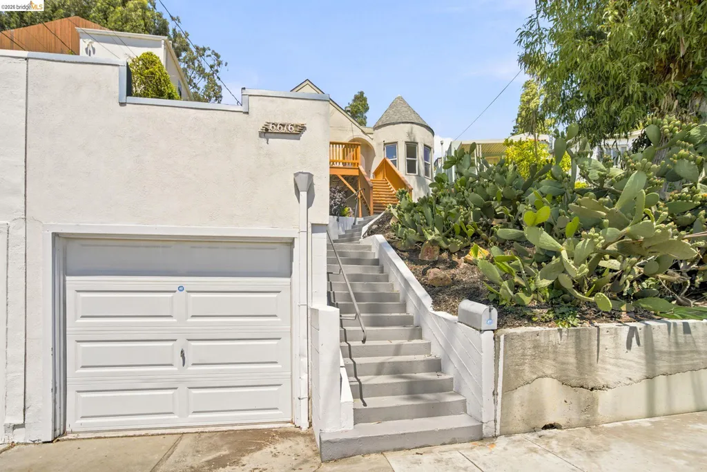 6616 Outlook Avenue Oakland CA 94605