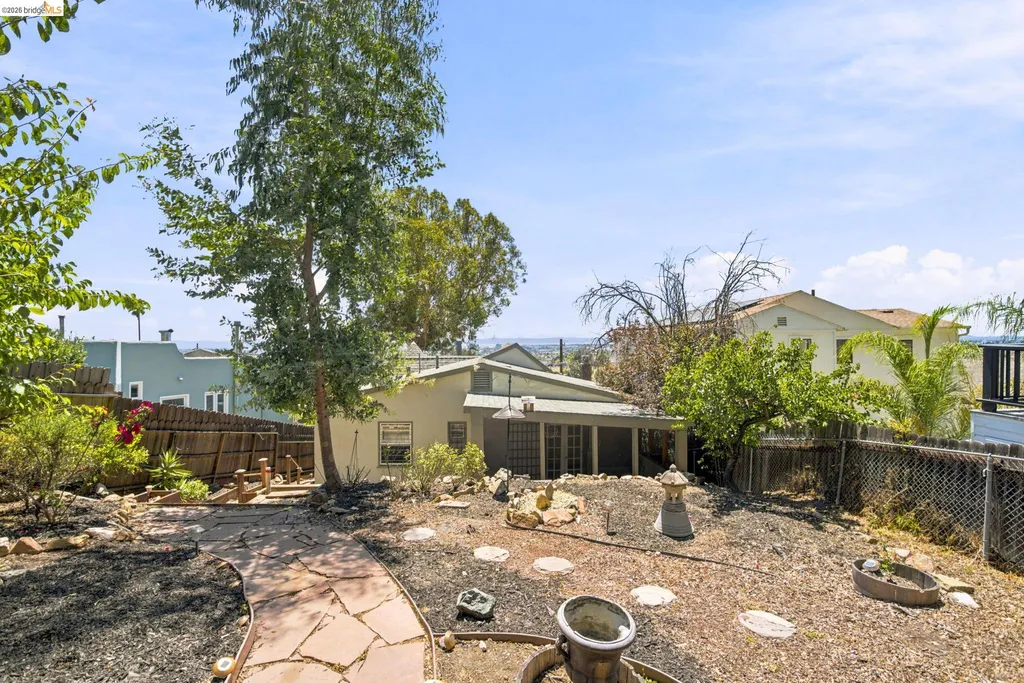 6616 Outlook Avenue Oakland CA 94605