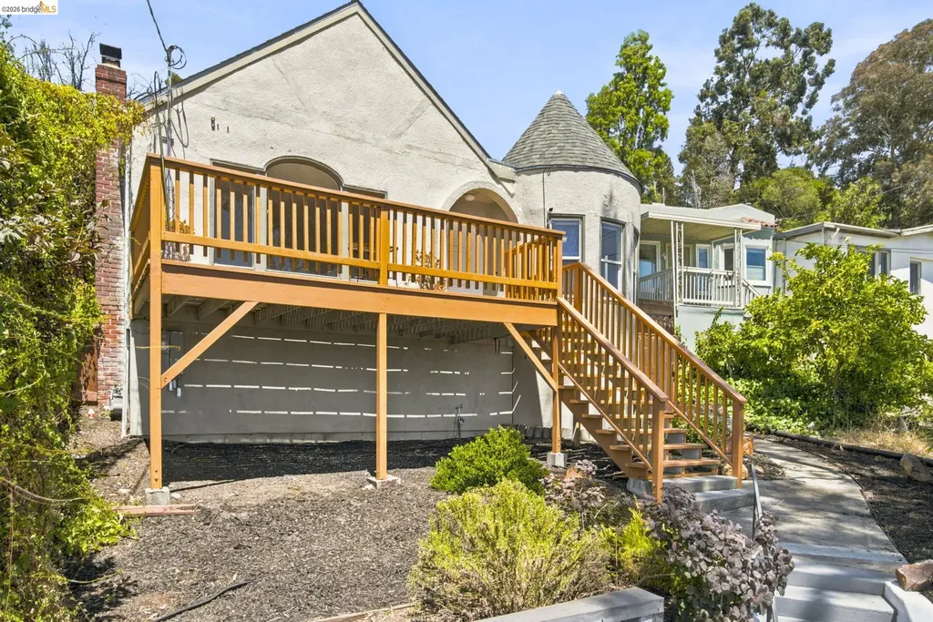 6616 Outlook Avenue Oakland CA 94605