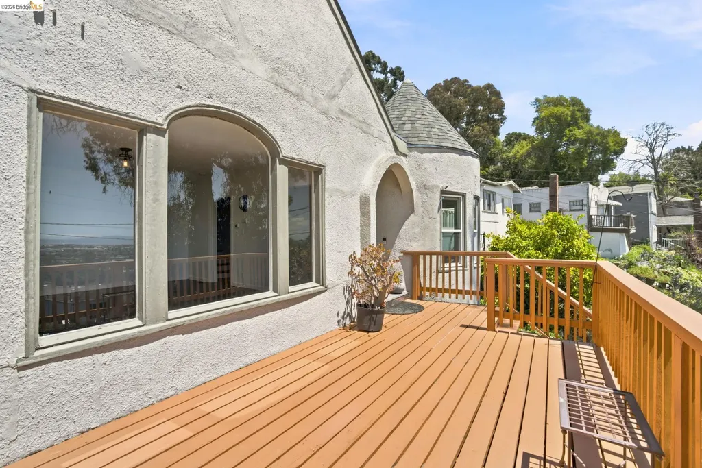 6616 Outlook Avenue Oakland CA 94605