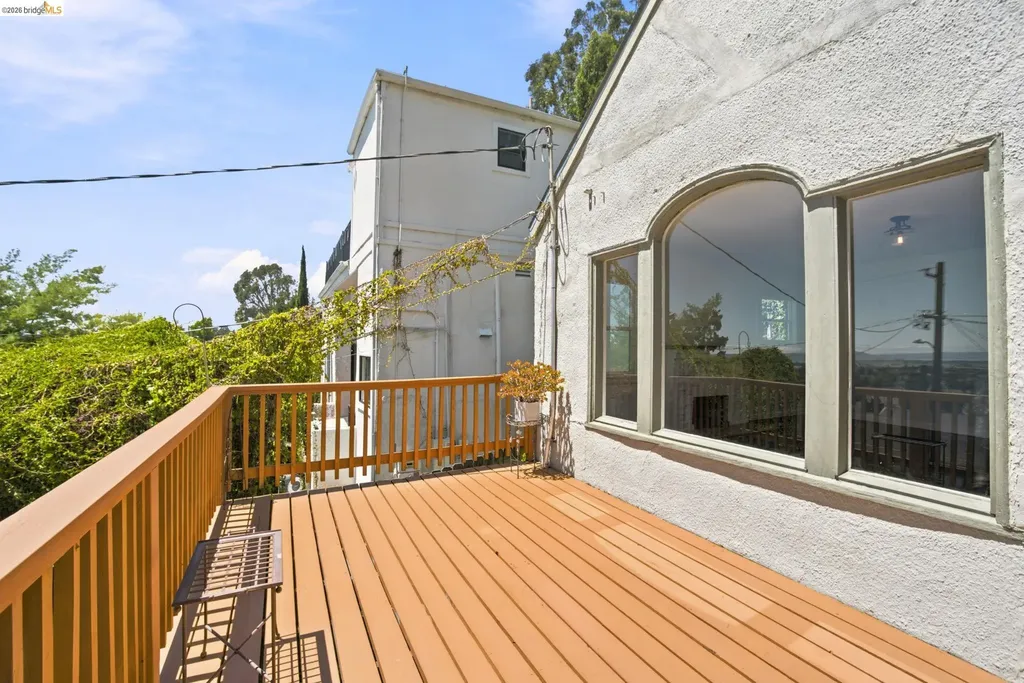 6616 Outlook Avenue Oakland CA 94605