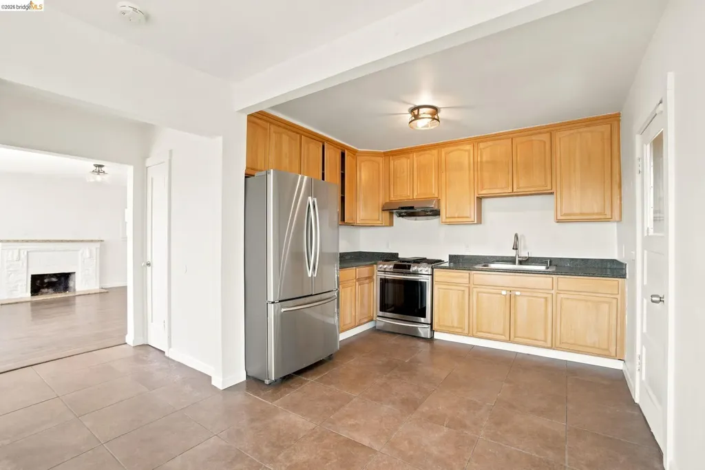 6616 Outlook Avenue Oakland CA 94605