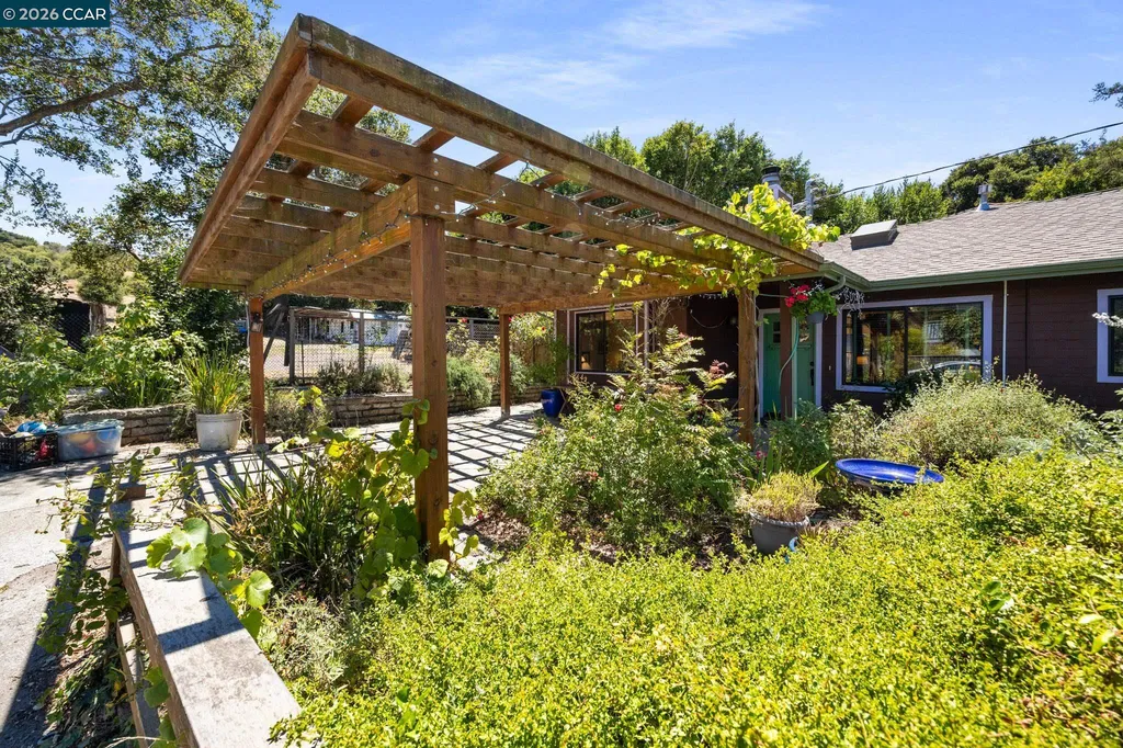 3819 Linden Lane El Sobrante CA 94803