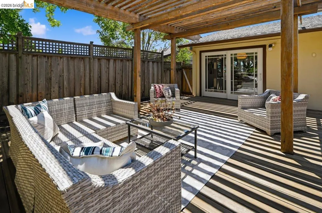 132 Rishell Drive Oakland CA 94619