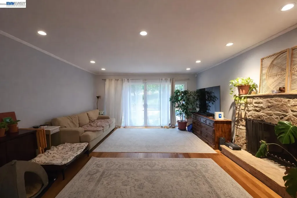 4015 Rusting Avenue Oakland CA 94605