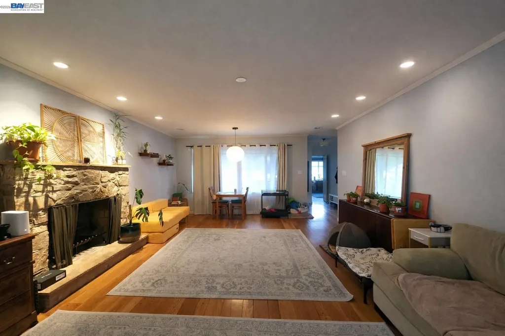 4015 Rusting Avenue Oakland CA 94605
