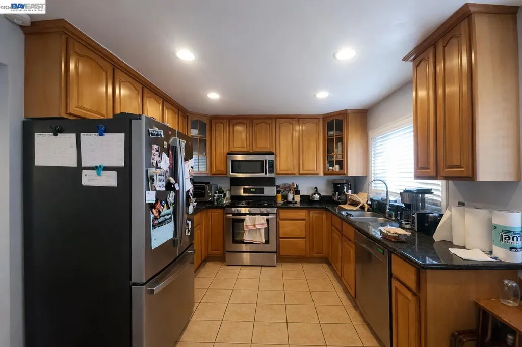 4015 Rusting Avenue Oakland CA 94605