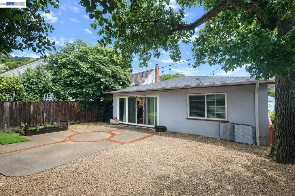 4015 Rusting Avenue Oakland CA 94605