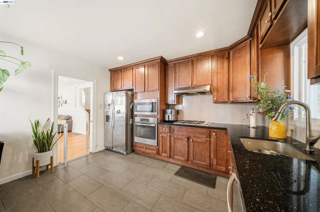 3229 Macarthur Boulevard Oakland CA 94602