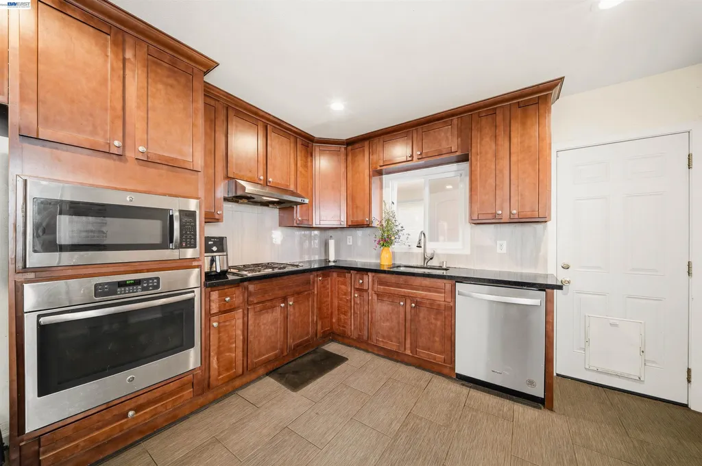 3229 Macarthur Boulevard Oakland CA 94602