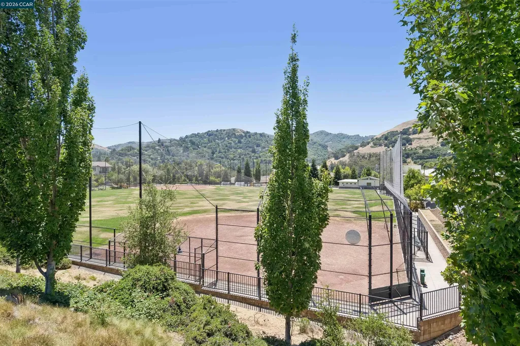 28 Wild Plum Way Orinda CA 94563