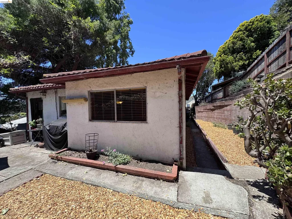 2002 167th Avenue Castro Valley CA 94578