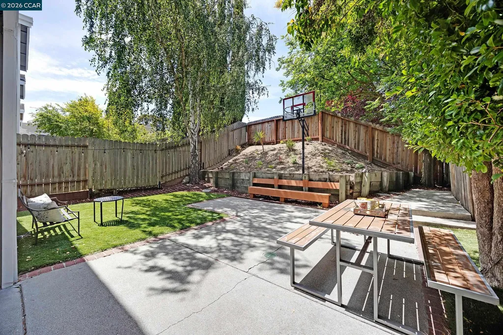 12 Mission Springs Hercules CA 94547
