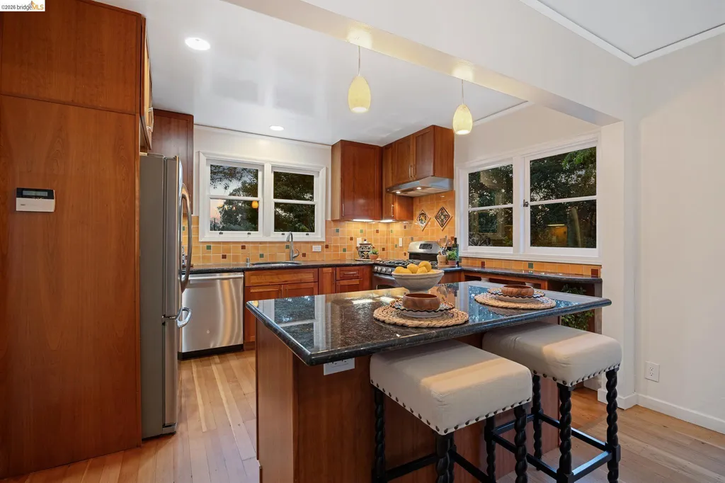 3635 Majestic Avenue Oakland CA 94605