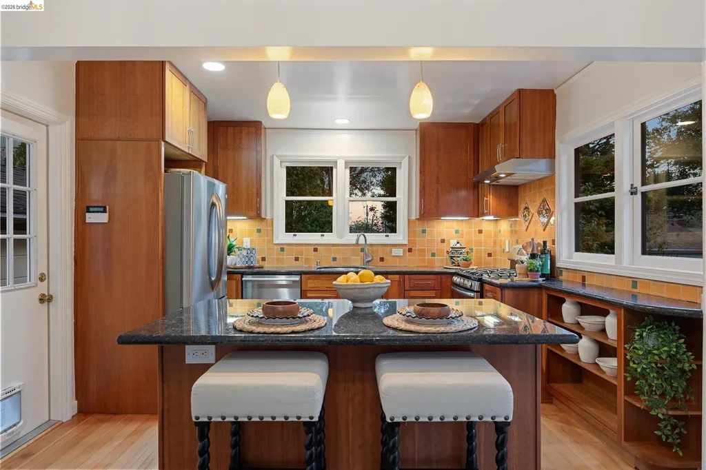 3635 Majestic Avenue Oakland CA 94605