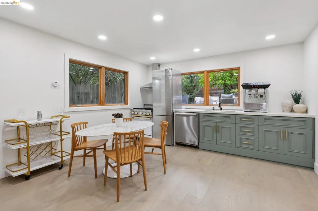 4725 Scotia Avenue Oakland CA 94605