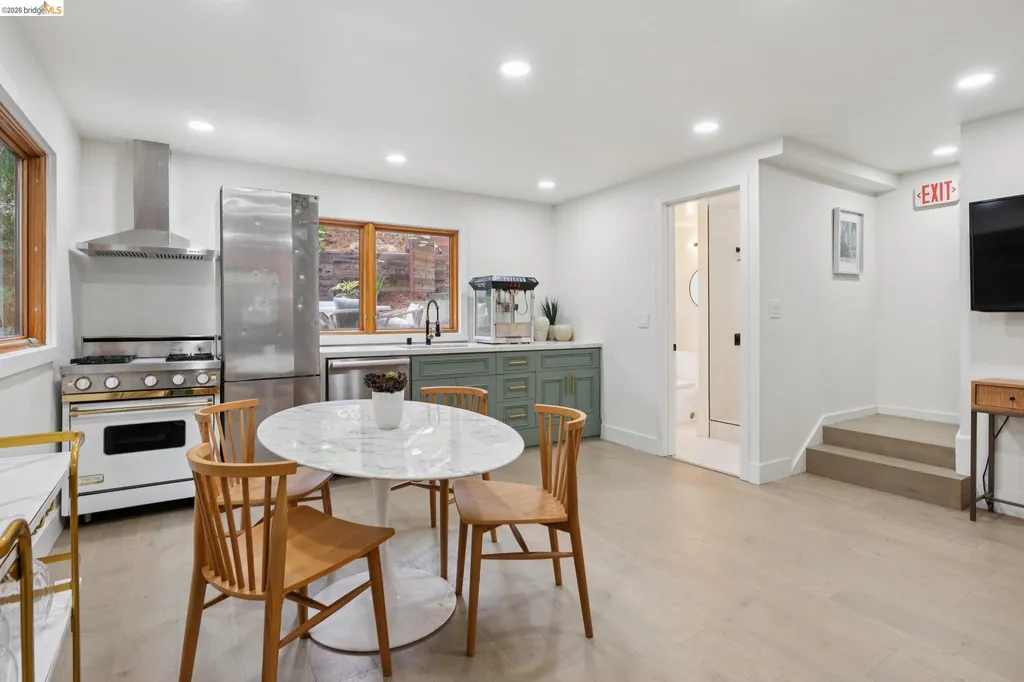 4725 Scotia Avenue Oakland CA 94605