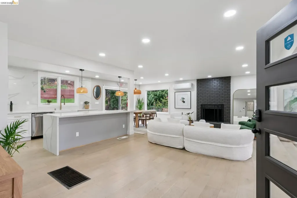 4725 Scotia Avenue Oakland CA 94605