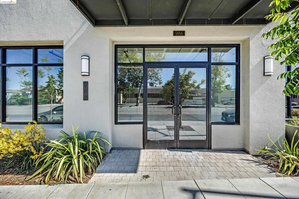 986 Grand Avenue Oakland CA 94607