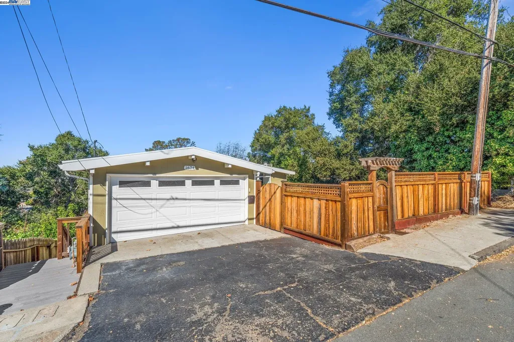 1674 E Street Hayward CA 94541