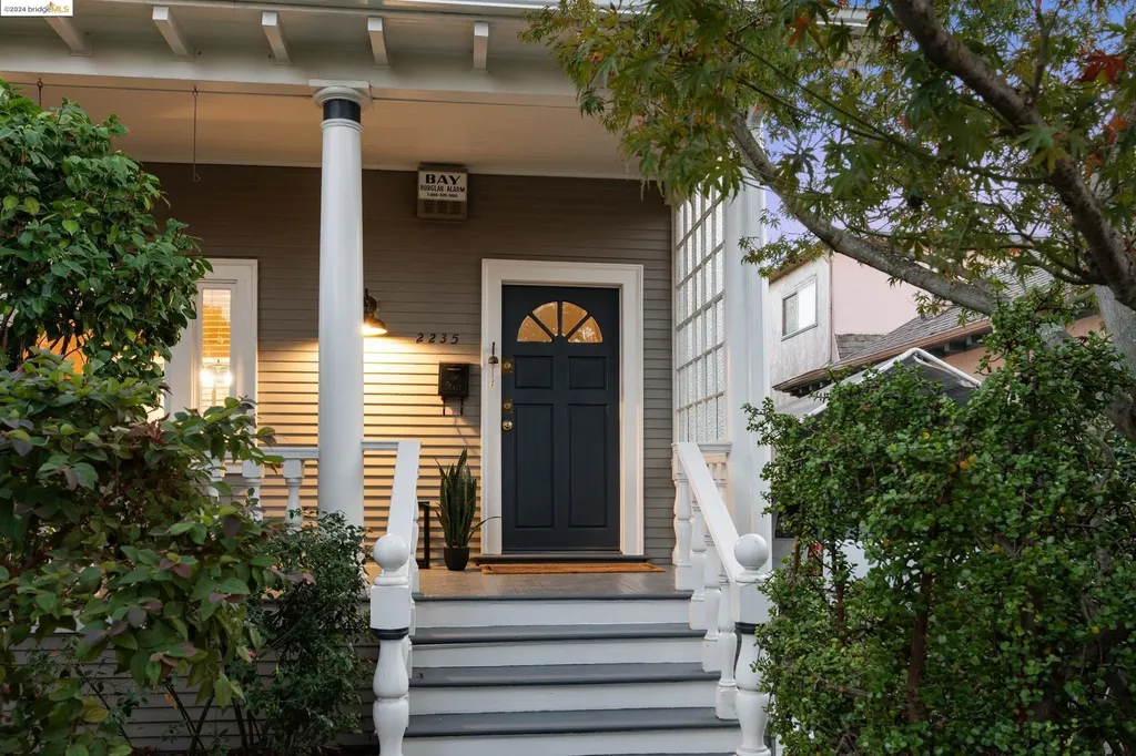 Oakland CA, 2235 32ND Street