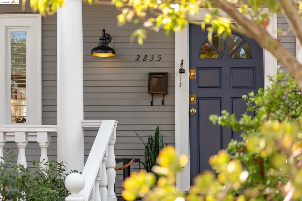 Oakland CA, 2235 32ND Street