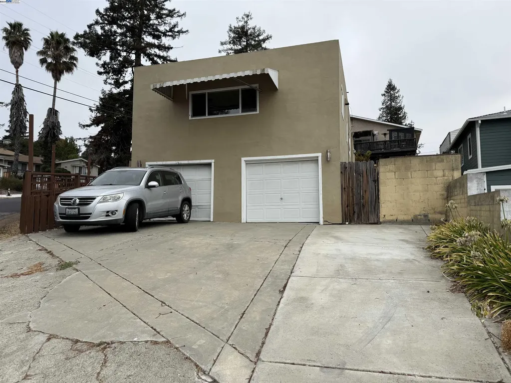 2047-2051 Luna Avenue San Leandro CA 94578