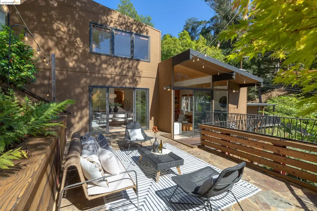 Oakland CA, 7020 Paso Robles Drive