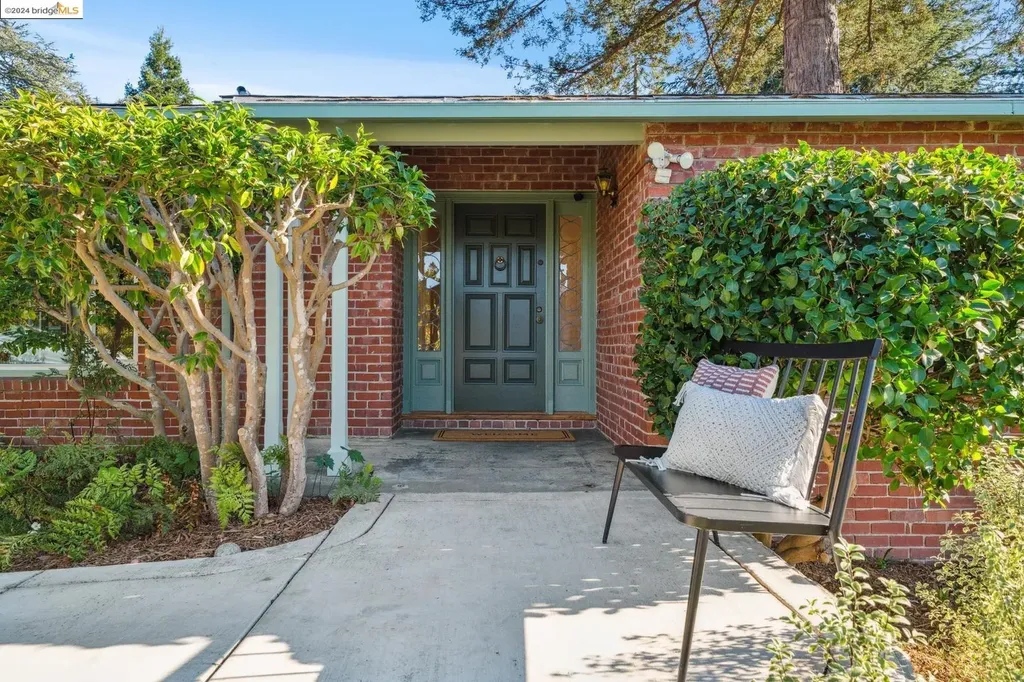 5860 Heron Drive Oakland CA 94618