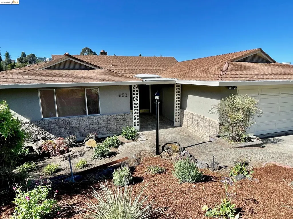 Oakland CA, 653 Longridge Road