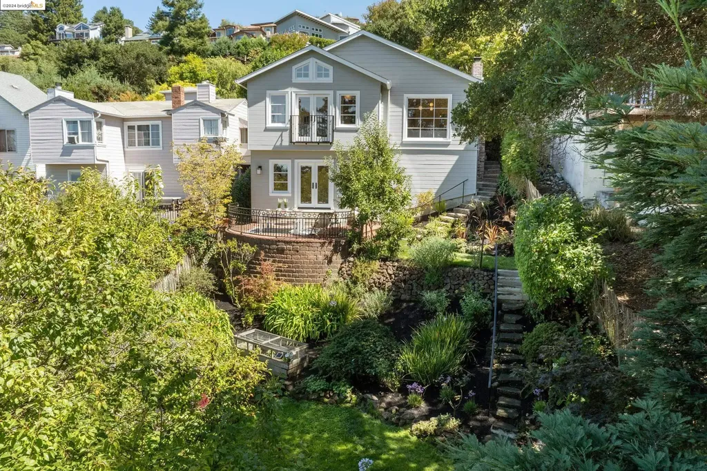 207 Taurus Avenue Oakland CA 94611
