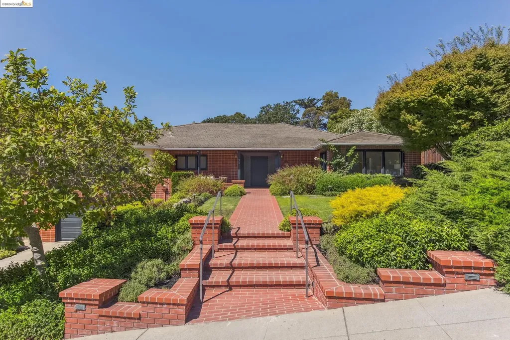 75 Crest Road Piedmont CA 94611