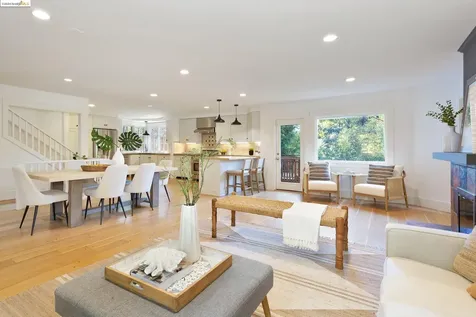 301 Capricorn Avenue Oakland CA 94611