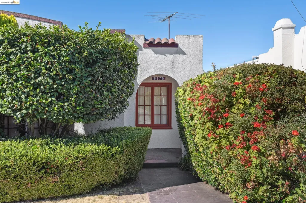 6179 Mauritania Avenue Oakland CA 94605