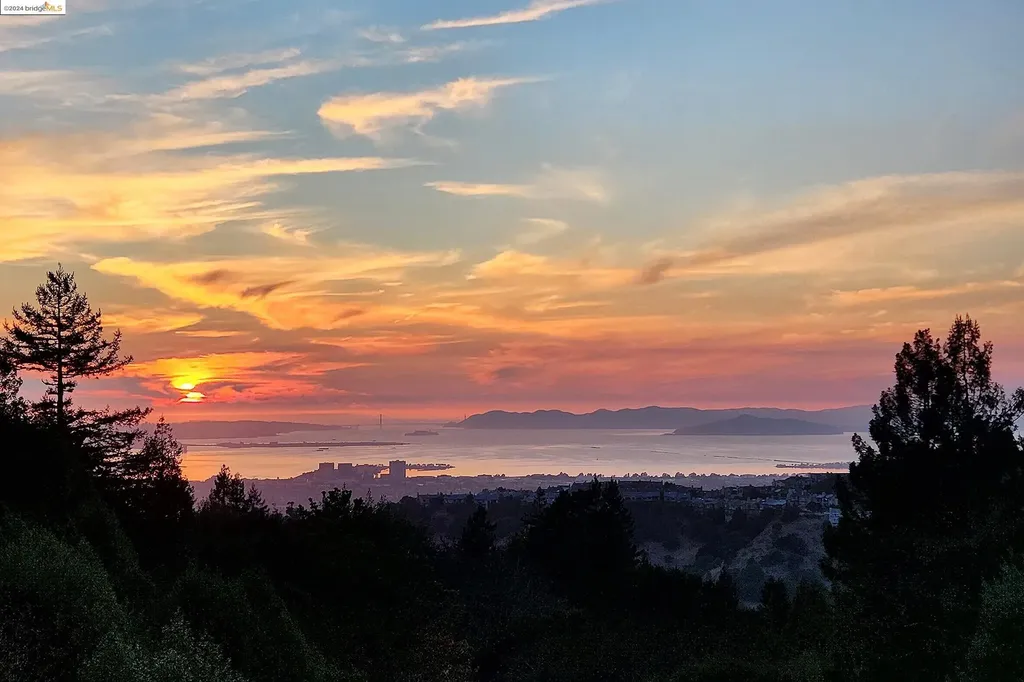 5824 Skyline Boulevard Oakland CA 94611